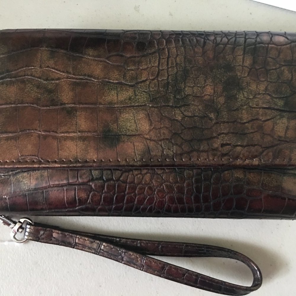 Mundi "My Big Fat Wallet" Wallet Clutch Wristlet